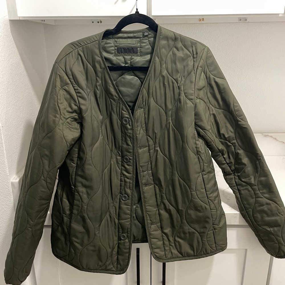 Uniqlo quilted liner men’s small fits like a women’s medium.